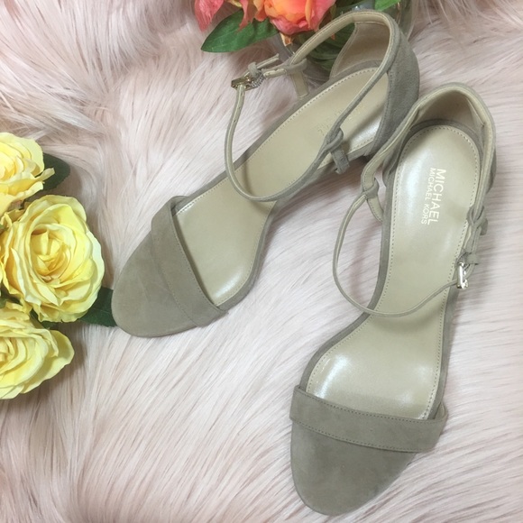 MICHAEL KORS SIMONE OPEN TOE SUEDE SANDALS, TAN, SIZE‎ 10M - Picture 3 of 5